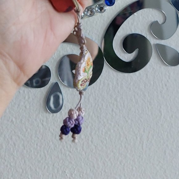 Small Little Handheld Mirror Practical Cute For Any Room - Picture 5 of 5